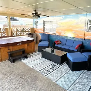 Close To Beaches Pet Friendly Heated Pool Hot Tub Holiday home